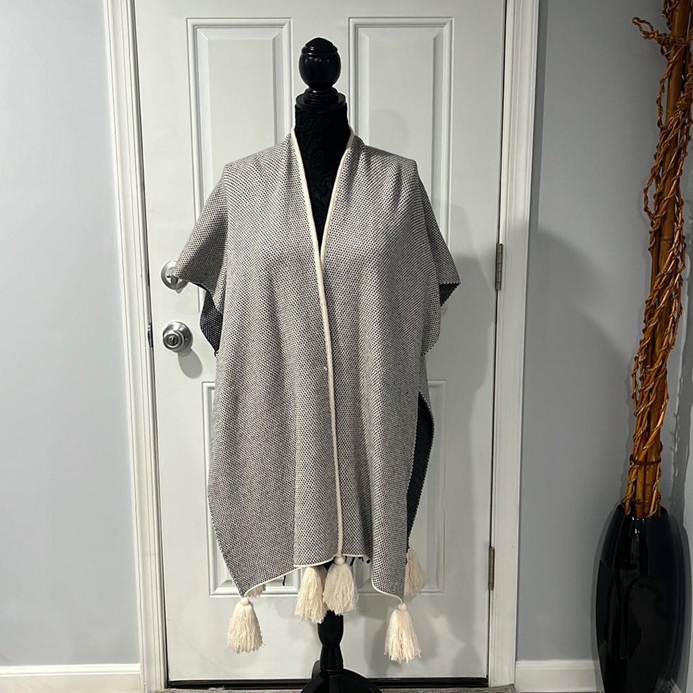 BCBGMAXAZRIA knit shawl cape